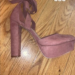 Dusty blush pump